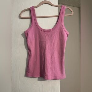 Women’s scoopneck tuckable tank top!